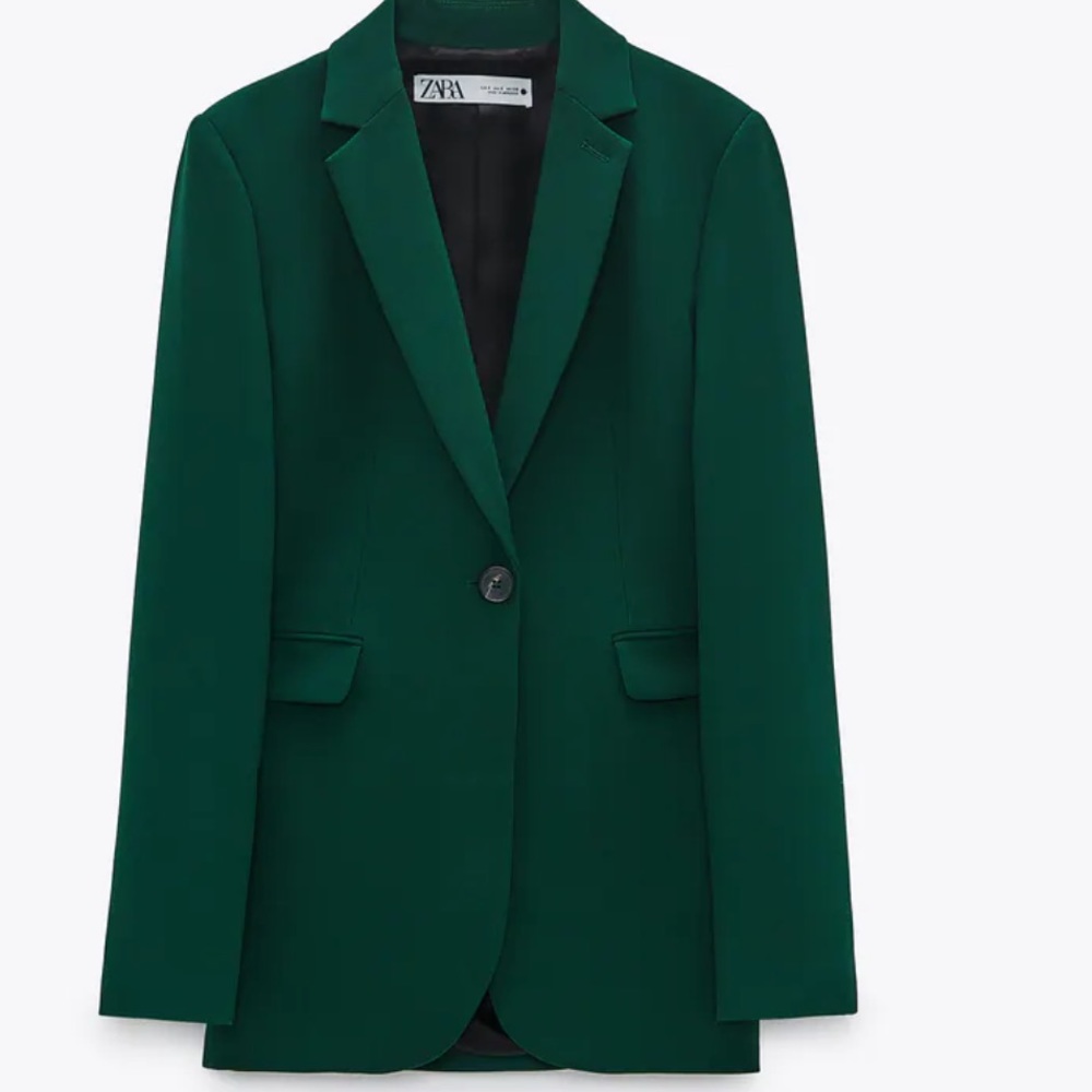 BNWT- Buttoned tailored blazer